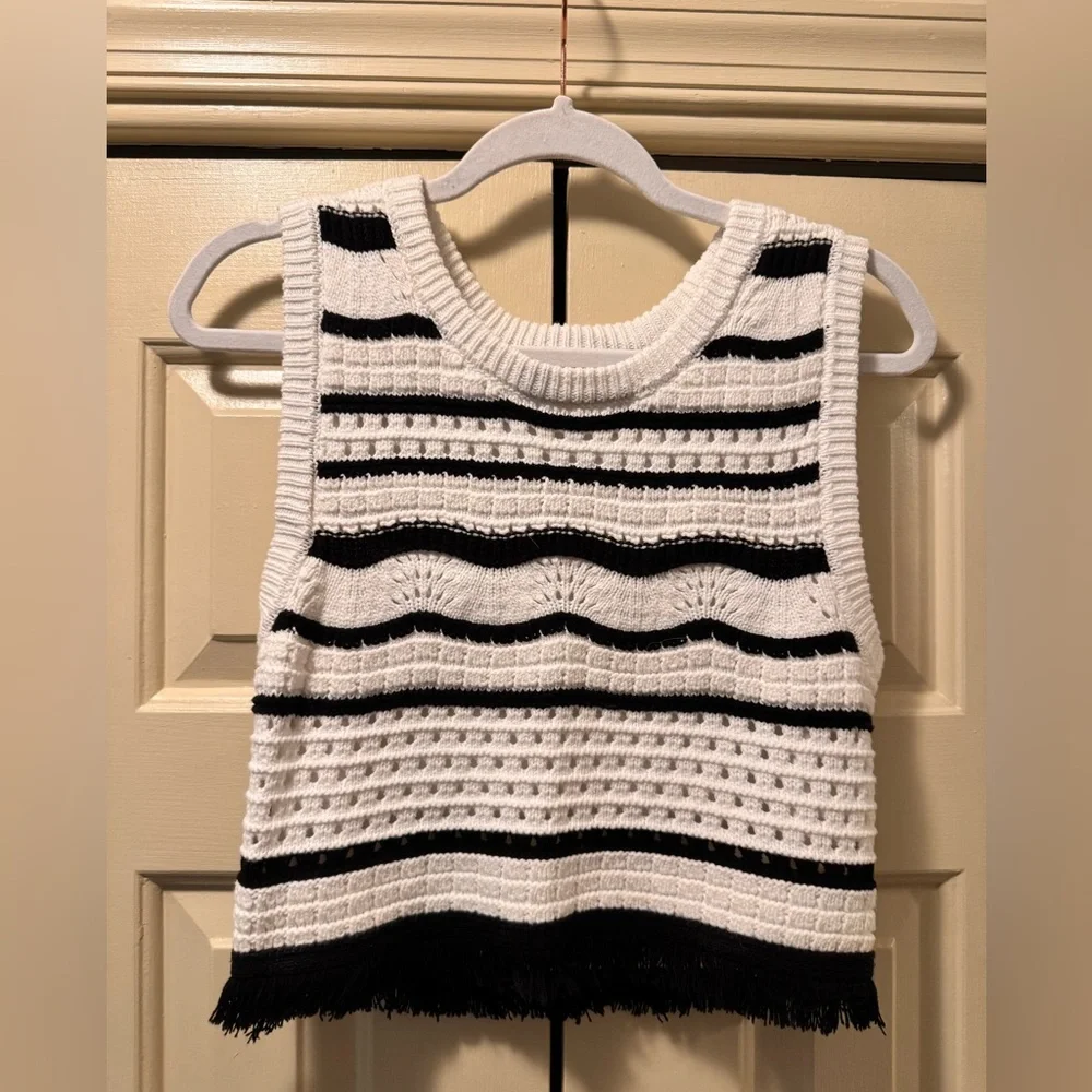Small House of Harlow 1960 Black and White Textured Knit Tank top - Picture 1 of 3